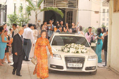 
Hay Audi A6 với biển số tiến từng làm xe đưa dâu trong đám cưới của Hà Tăng. Ảnh: Facebook.
