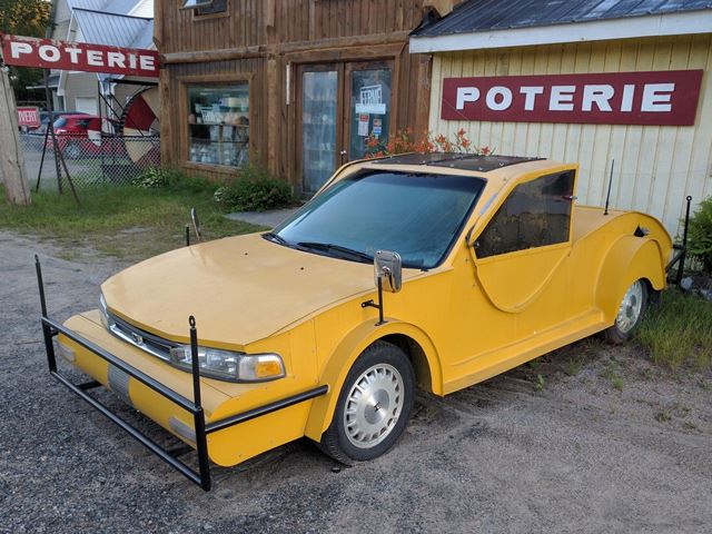 Xe có thể không đẹp nhưng bộ khung bảo vệ cứ phải chắc chắn.