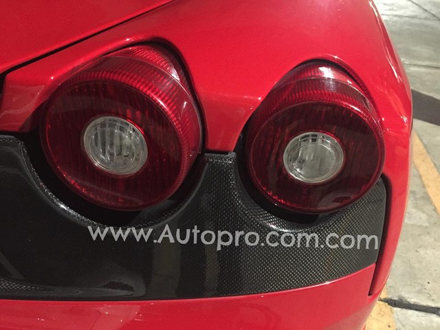 F430 Spider là mẫu xe mui trần thương mại thứ 21 của gia đình Ferrari. Xe được trình làng trong triển lãm Geneva 2004 và do hãng thiết kế Pininfarina nổi tiếng tạo hình với các chương trình mô phỏng khí động tương tự xế đua Công thức 1.