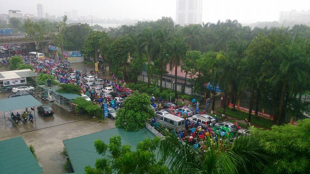 
Khu đô thị Linh Đàm thuộc quận Hoàng Mai là một trong những nơi có mưa rào từ sáng sớm nay của thủ đô Hà Nội.
