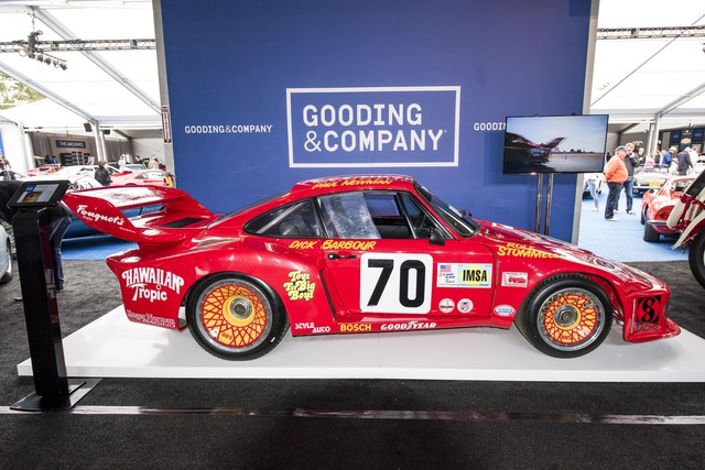 
Chiếc xe trong ảnh là Porsche 935 1935 do nam diễn viên quá cố Paul Newman từng cầm lái trong giải đua 24 Hours of Le Mans 1979. Chiếc xe đã được bán đấu giá 4,8 triệu USD. Đây là chiếc xe đắt giá thứ 6 mà hãng Gooding and Co. bán trong lễ hội Pebble Beach 2016. Đồng thời, đây cũng là 1 trong những chiếc Porsche đắt nhất thế giới.
