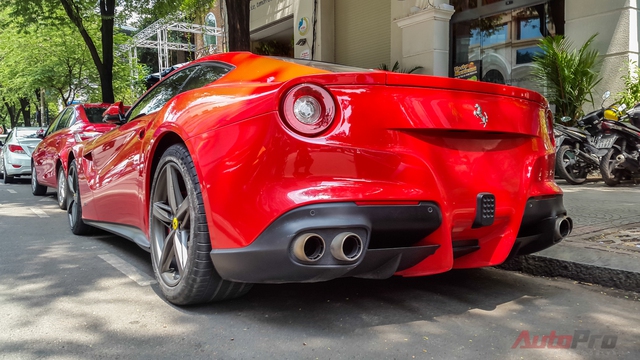 
Trong số những chiếc Ferrari F12 còn lại, có một chiếc thuộc sở hữu của thiếu gia Phan Thành, một chiếc ở Hà Nội,...
