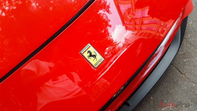 
Ferrari F12 cạnh tranh trực tiếp với Lamborghini Aventador.
