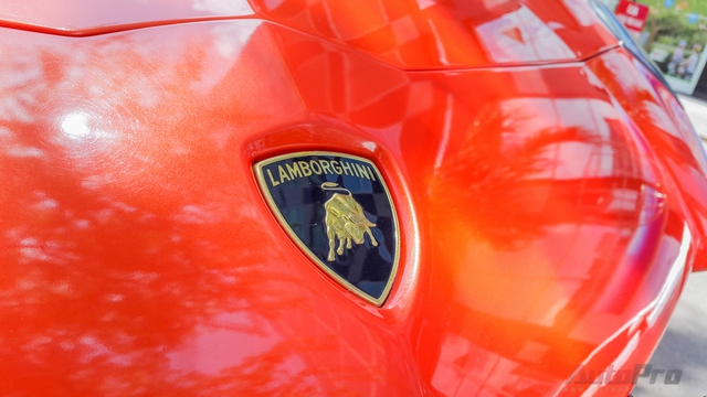 
Lamborghini Aventador lấy cảm hứng thiết kế từ máy bay chiến đấu tàng hình của Mỹ. Đây là siêu phẩm thay thế đàn anh Murcielago.
