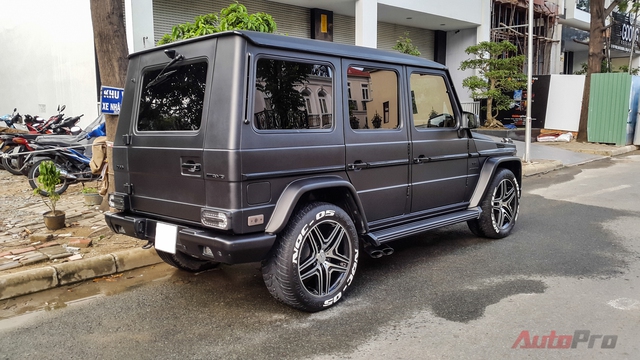 Những trang bị đó giúp xe tăng tốc từ 0-100km/h trong khoảng 5,5 giây trước khi lên vận tốc tối đa 210 km/h bất chấp trọng lượng không hề nhỏ là 2,6 tấn.