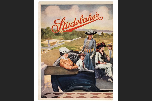 
Studebaker có lẽ là một thương hiệu xe xa lạ với nhiều người. Tuy nhiên, đây lại là một thương hiệu khá lâu đời tại Mỹ khi ra đời vào năm 1852 và đóng cửa vào năm 1967. Hãng xe này có thời gian hoạt động hơn 115 năm - có nghĩa là tuổi đời còn nhiều hơn cả những thương hiệu hạng sang hiện nay như BMW hay Mercedes-Benz. Và vào thời bấy giờ, poster kiểu hội hoạ cũng là lựa chọn duy nhất của Studebaker.
