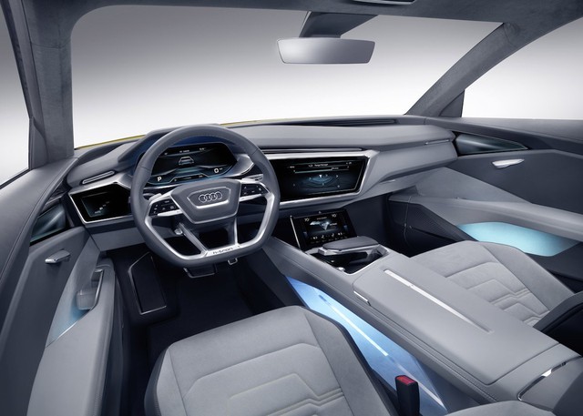 
Một màn hình rất lớn và dài được bổ sung trong nội thất. Giao diện thân thiện và hiện đại hơn sẽ là chủ đích của Audi trong tương lai.
