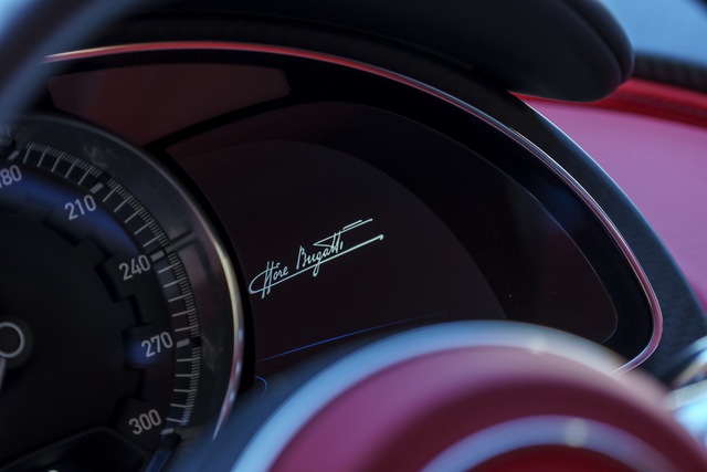 
Giá bán khởi điểm của siêu xe Bugatti Chiron tại thị trường Mỹ lên đến 2,6 triệu USD, tương đương 58,3 tỷ Đồng.
