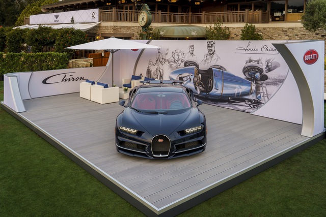 
Trong sự kiện Quail thuộc khuôn khổ lễ hội Pebble Beach Concours dElegance, hãng Bugatti đã trình làng chiếc siêu xe Chiron được phủ sợi carbon màu xanh thẫm toàn thân cực ấn tượng. 

