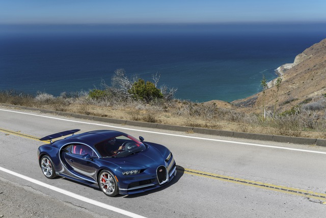 
Đây là hệ thống phanh lấy cảm hứng từ loại dành cho xe đua Công thức 1. Hệ thống phanh cho phép Bugatti Chiron giảm tốc từ 100-0 km/h trên quãng đường 31,3 m, 200-0 km/h trên 125 m và 300-0 km/h trên 275 m.
