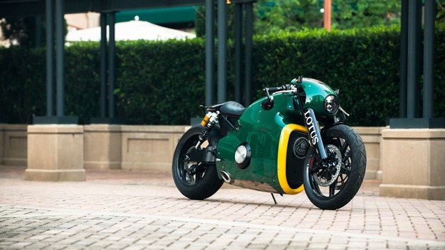 
Lotus C-01 là mẫu siêu mô tô đặc biệt do nhà thiết kế Daniel Simon chấp bút và đã lần đầu tiên ra mắt vào năm 2014.
