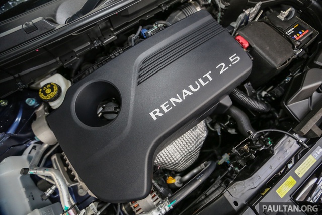 Trái tim của Renault Koleos 2016 bản SCe 170 tại thị trường Malaysia là khối động cơ xăng 4 xy-lanh, hút khí tự nhiên, dung tích 2,5 lít tương tự như trên Nissan X-Trail 2.5L 4WD. Động cơ này tạo ra công suất tối đa 170 mã lực tại vòng tua máy 6.000 vòng/phút và mô-men xoắn cực đại 226 Nm tại vòng tua máy 4.000 vòng/phút.
