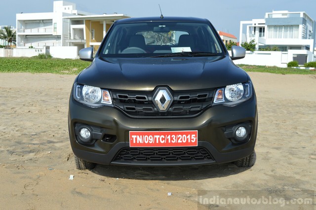 
Renault Kwid là mẫu crossover cỡ nhỏ đã lần đầu tiên trình làng tại thị trường Ấn Độ vào hồi tháng 9/2015 và gây sốc với giá bán chỉ dao động từ 256.968-353.000 Rupee, tương đương 7-120 triệu Đồng, vào thời điểm đó. 
