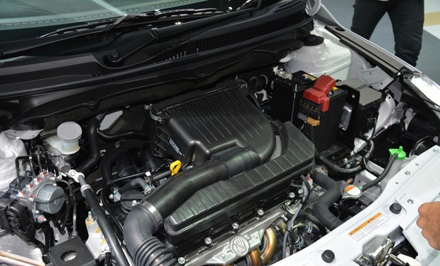 
Hiện chưa rõ thông số cụ thể của Suzuki Ciaz tại thị trường Việt Nam. Trong khi đó, tại thị trường Thái Lan, Suzuki Ciaz được trang bị động cơ xăng 4 xi-lanh, dung tích 1,25 lít, sản sinh công suất tối đa 91 mã lực tại 6.000 vòng/phút và mô-men xoắn cực đại 118 Nm tại 4.800 vòng/phút.
