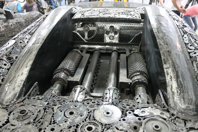 
Khoang động cơ của Bugatti Veyron
