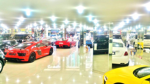 
Khoảng 1 năm trở lại đây, thị trường siêu xe tại Việt Nam bắt đầu sôi sục trở lại, trong đó, nhiều nhà nhập khẩu tư nhân đã mạnh tay đưa về nước hàng chục mẫu siêu xe với các phiên bản khác nhau nhằm mang đến sự lựa chọn đa dạng cho nhiều người chơi xe.
