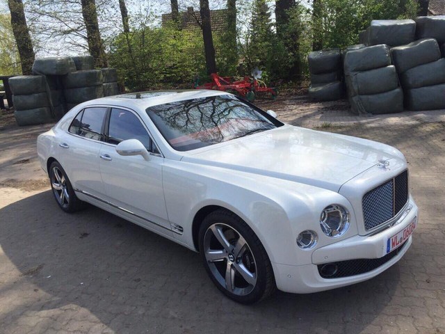 
Bentley Mulsanne Speed 2016 được trang bị động cơ V8 Twin Turbo, dung tích 6,75 lít, sản sinh công suất tối đa 530 mã lực tại vòng tua máy 4.200 vòng/phút và mô-men xoắn cực đại 1.100 Nm tại vòng tua 1.750 vòng/phút. Bên cạnh đó, xe còn được trang bị hộp số tự động 8 cấp thể thao kết hợp hệ dẫn động cầu sau.
