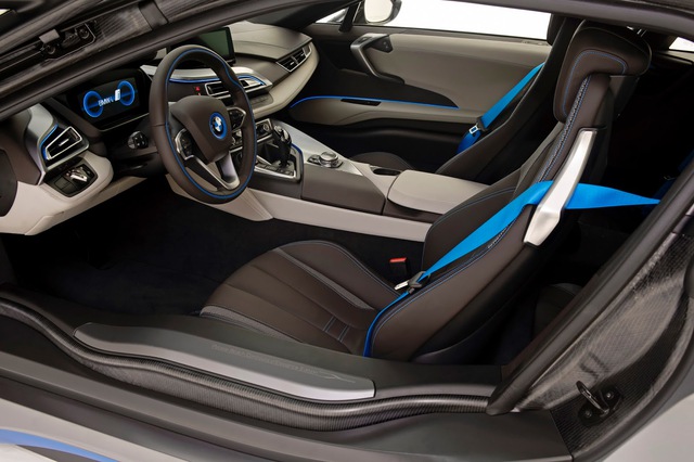 
Nội thất của BMW i8 thế hệ hiện tại.
