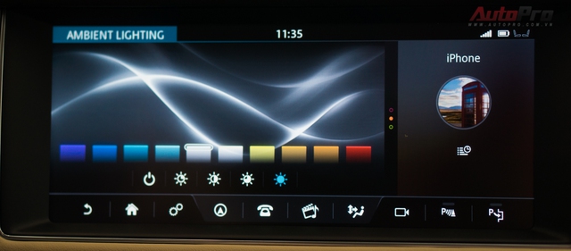 
Jaguar XF cho người dùng tùy chọn màu sắc của đèn nội thất với dải màu tùy chọn từ lạnh sang nóng.
