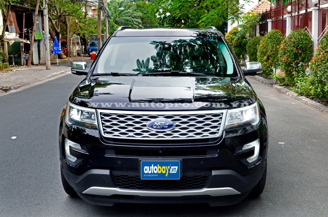 Sau phiên bản Limited, bản cao cấp nhất của Ford Explorer 2016 là Platinum cũng được các công ty nhập khẩu tư nhân tại Sài thành đưa về nước nhằm mang đến nhiều sự lựa chọn đa dạng hơn cho các khách hàng Việt.