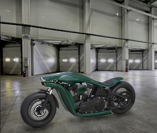 
Chiếc Harley-Davidson của tương lai được thiết kế với hai tông màu xanh rêu-đen mờ đối lập. Tổng thể xe được ví như việc dùng bình xăng mỏng và ống xả đôi ốp vào động cơ.
