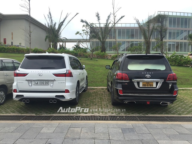 Tại một trung tâm nghĩ dưỡng cao cấp tại Việt Nam đã xuất hiện cặp đôi Lexus LX570 và Toyota Land Cruiser với cặp biển số đẹp.