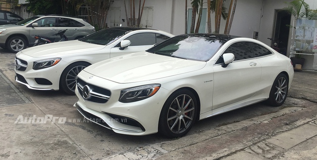 
Cặp đôi Mercedes-Benz S550 4Matic Coupe và S63 AMG Coupe này thuộc cùng một chủ.
