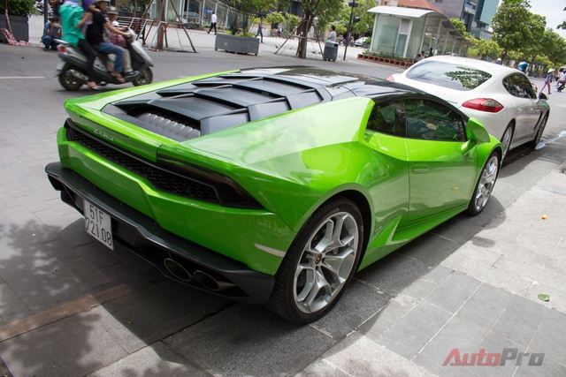 
Lamborghini mang đến cho người lái 3 chế độ vận hành, bao gồm Strada (bình thường), Sport (thể thao) và Corsa (đua).
