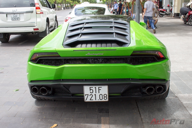 
Tại Việt Nam, một chiếc Lamborghini Huracan chính hãng được bán với giá khoảng 14 tỷ Đồng.
