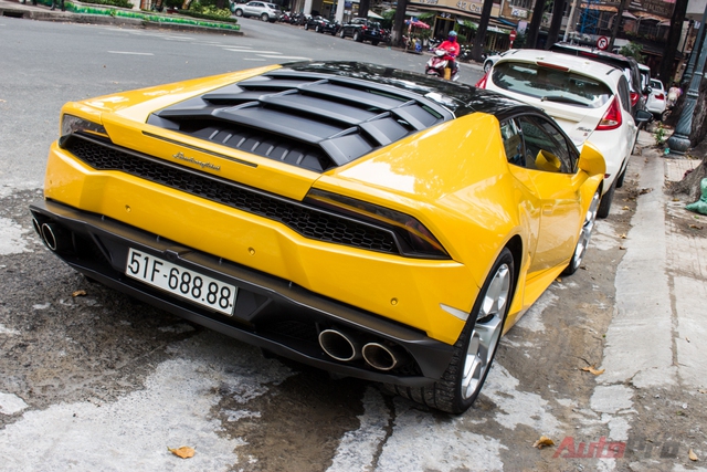 
Lamborghini Huracan được trang bị động cơ V10, dung tích 5,2 lít, sản sinh công suất 610 mã lực tại 8.250 vòng/phút, mô-men xoắn cực đại 560Nm tại 6.500 vòng/phút. Huracan có thể tăng tốc từ 0-100 km/h trong 3,2 giây, vận tốc tối đa 325 km/h.
