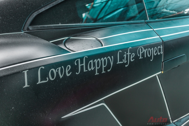 
Thân xe còn có thêm dòng chữ I Love Happy Life Project.
