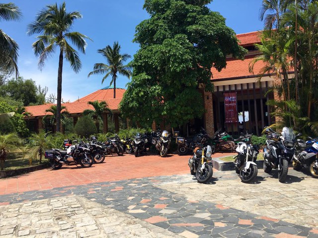 
Dàn mô tô khủng của nhiều người chơi xe pkl tụ tập tại Thừa Thiên Huế.
