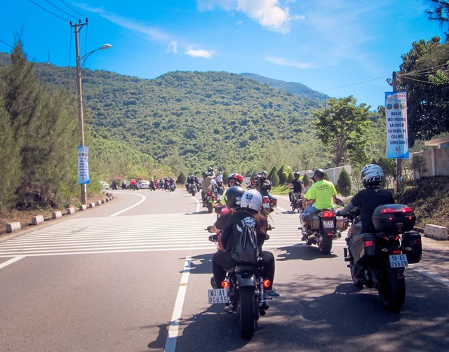 
Hàng trăm bạn trẻ đã có dịp thưởng thức những mẫu xế độ mô tô độc đáo và buổi diễu hành đầy ấn tượng tại sự kiện Vietnam Bike Week 2016.
