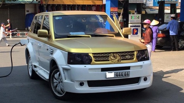 
Range Rover mạ vàng tại Cần Thơ.
