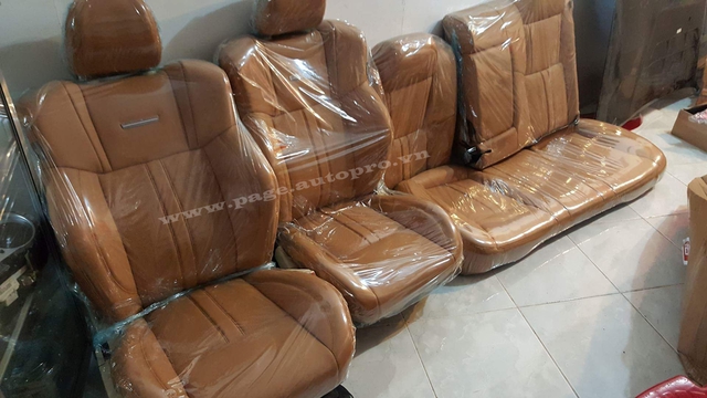 Bên trong khoang lái, toàn bộ ghế ngồi...