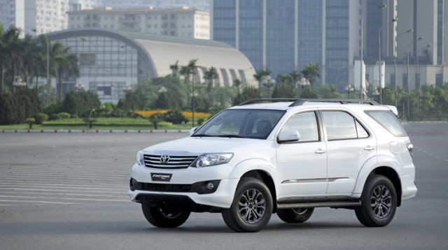 
Trong phân khúc SUV 7 chỗ, Toyota Fortuner vẫn đứng đầu về doanh số bất chấp biệt danh Vua lật.
