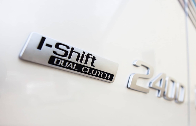 
Hộp số ly hợp kép I-Shift Dual Clutch cùng số 2.400 biểu trưng cho mã lực của Volvo Iron Knight.
