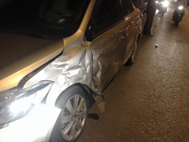 
Toyota Vios cũng gặp hư hỏng nặng.
