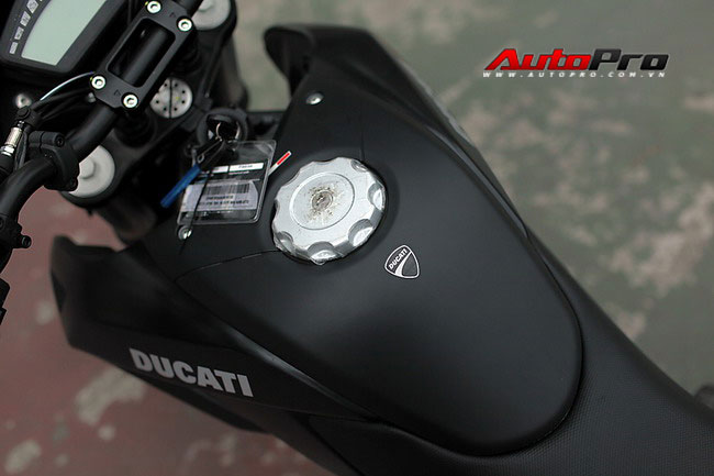 DucatiHypermotard796-20_3bfd8.jpg