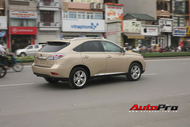 Lexus450h-33_2e8db.jpg