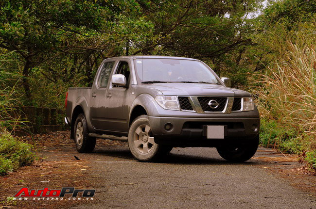 Thông số kỹ thật Nissan Navara 25AT 2012