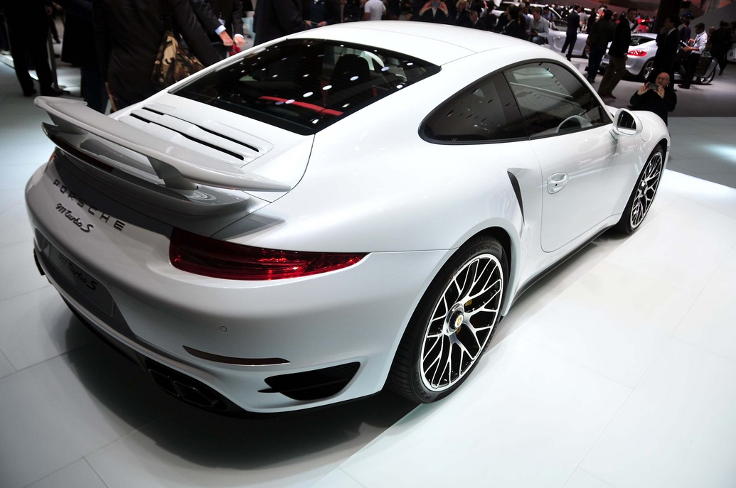 Porsche 911 Turbo và Turbo S linh hoạt hơn ARS 4