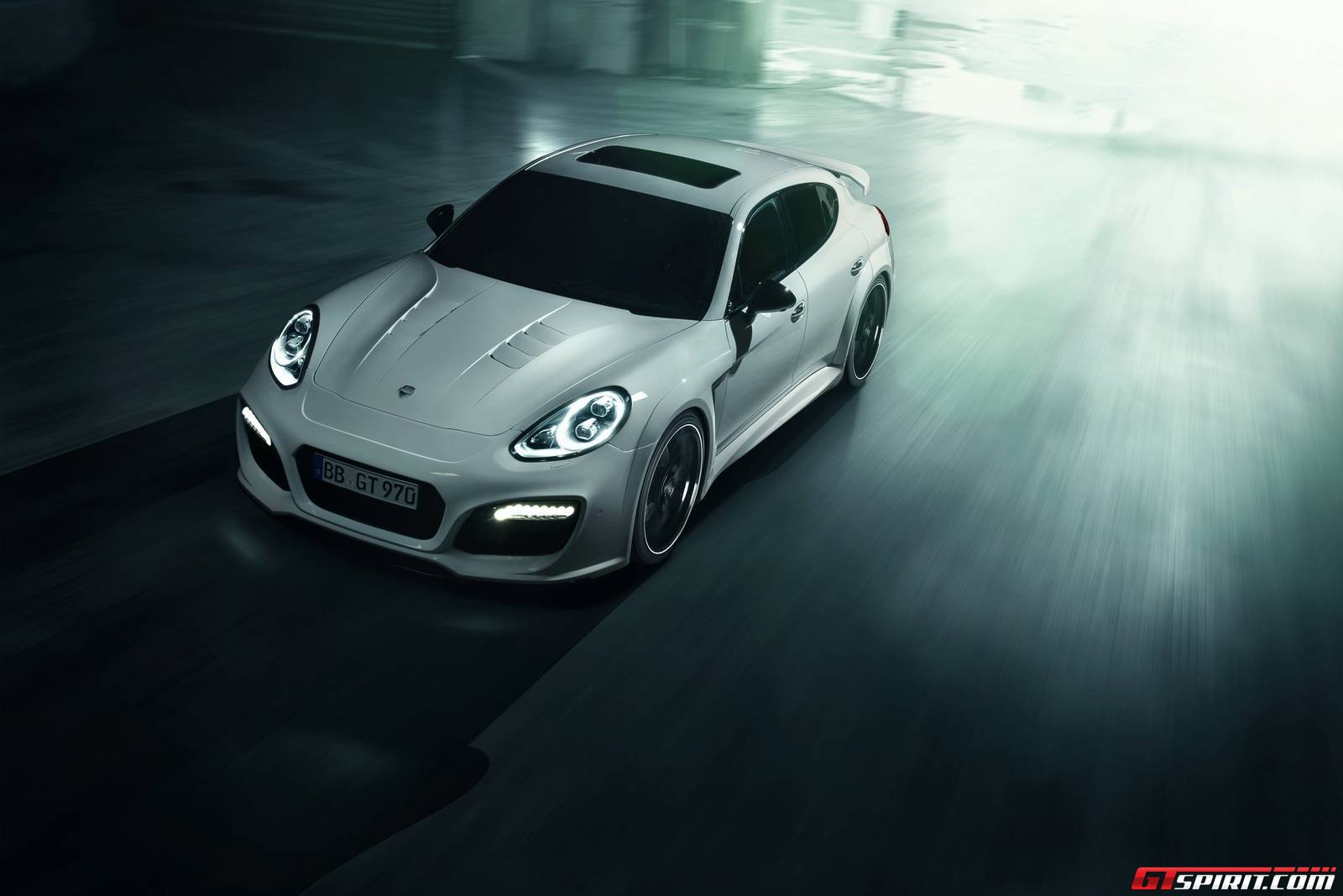 Porsche Panamera Turbo khỏe khoắn hơn với gói độ TechArt 4