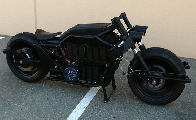 Tự chế môtô Người Dơi từ Harley-Davidson V-Rod 1