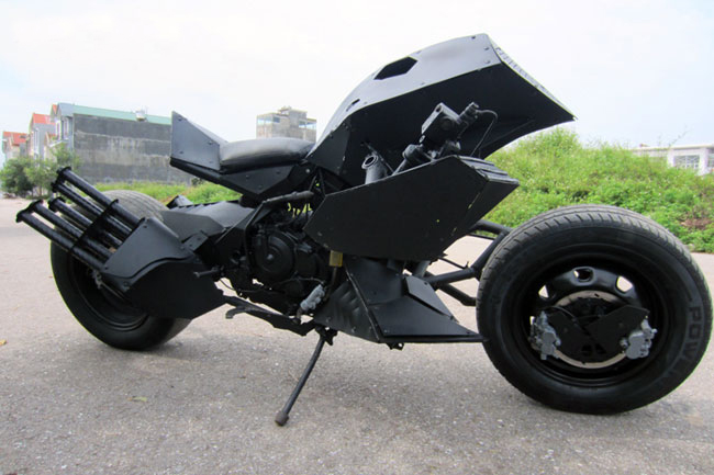 Tự chế môtô Người Dơi từ Harley-Davidson V-Rod 2