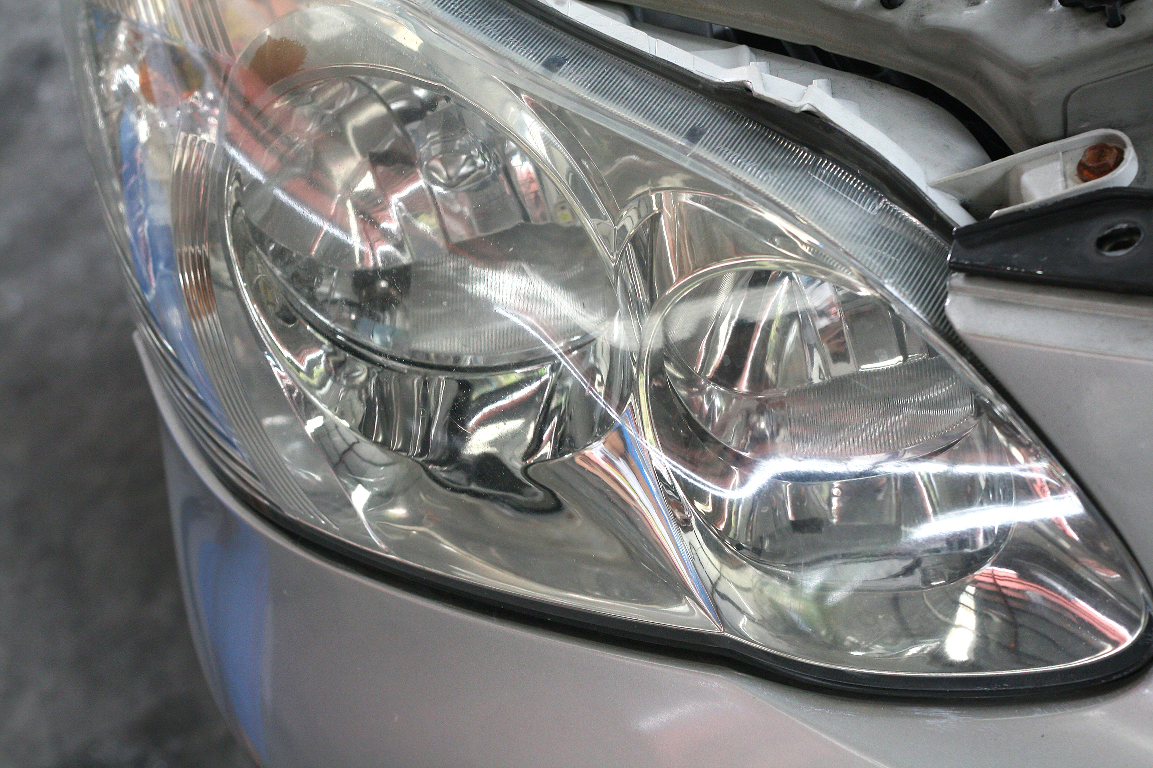 Repair-Oxidized-Cloudy-Headlights-with-a-Headlight-Cleaner-Step-10-353db.jpg