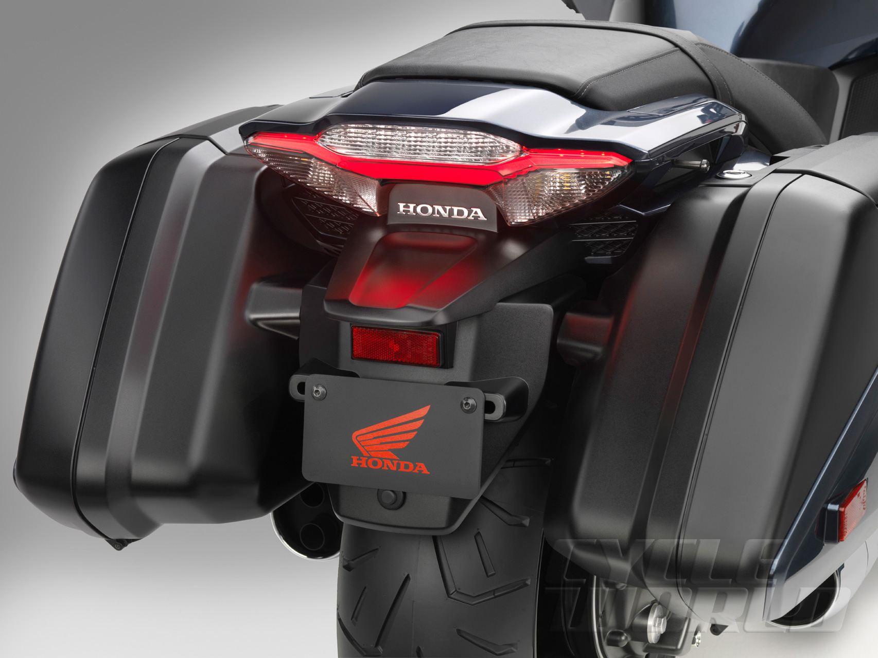 EICMA 2013: Honda CTX1300 mới thoải mái và hiện đại hơn 3