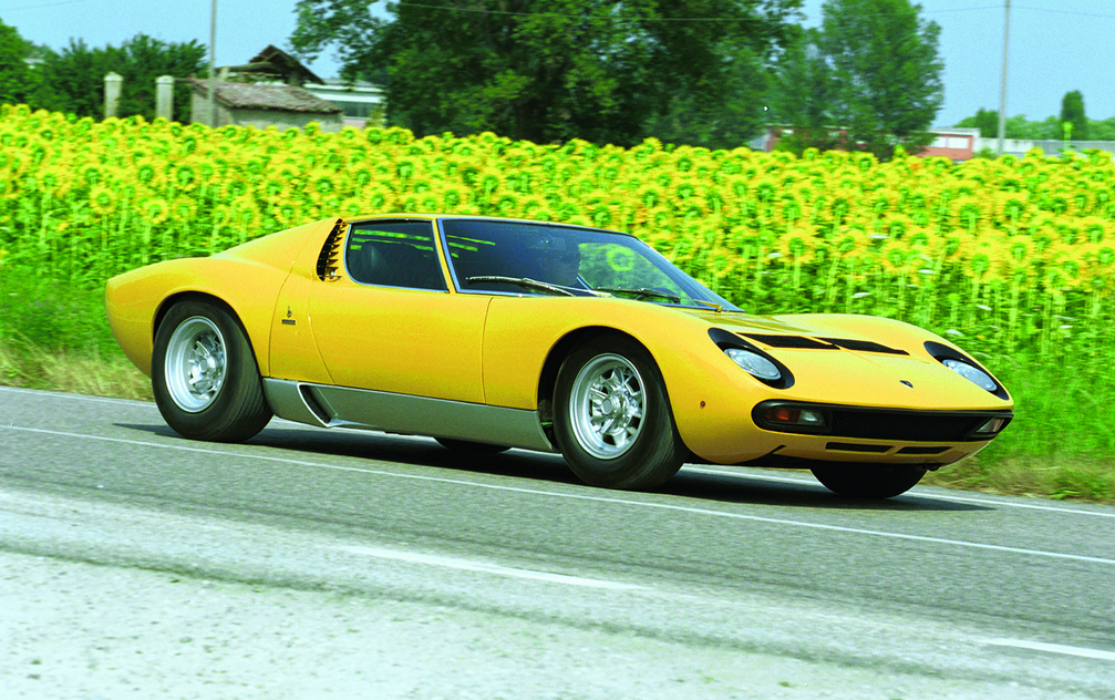 Nhìn lại những mẫu siêu xe đã làm nên nhãn hiệu Lamborghini 3