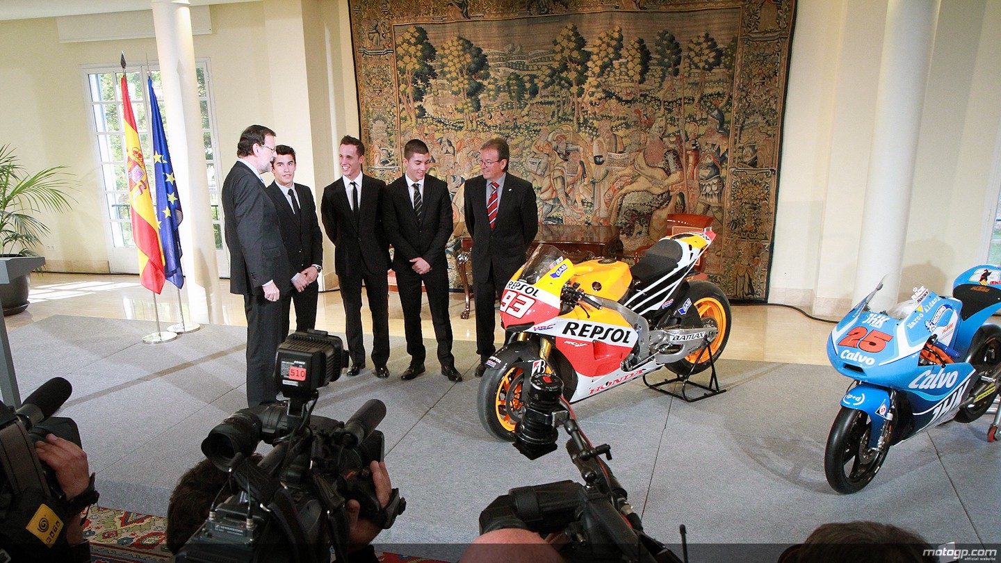 Tây Ban Nha thống trị mùa giải MotoGP 2013, Thủ Tướng tổ chức mừng công 1