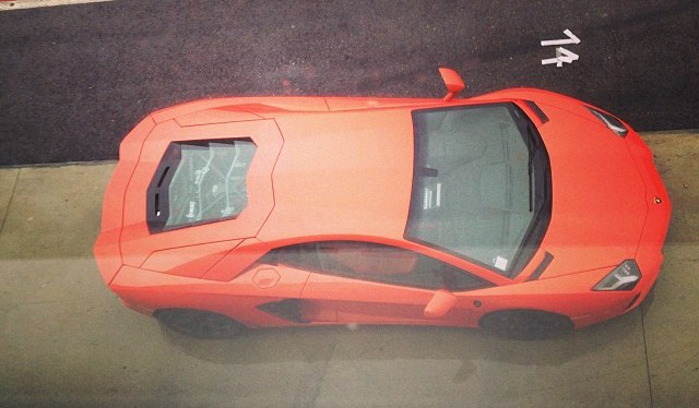 Lamborghini Aventador gặp nạn cháy trơ khung 1